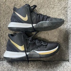 Nike Kyrie 5 Sneakers